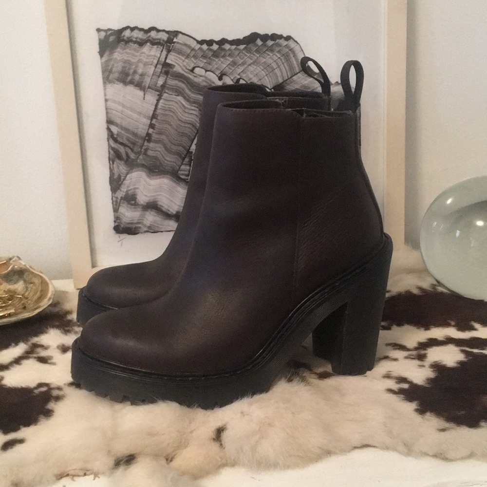 Dr. Martens Magdalena Boot in brown leather us 6